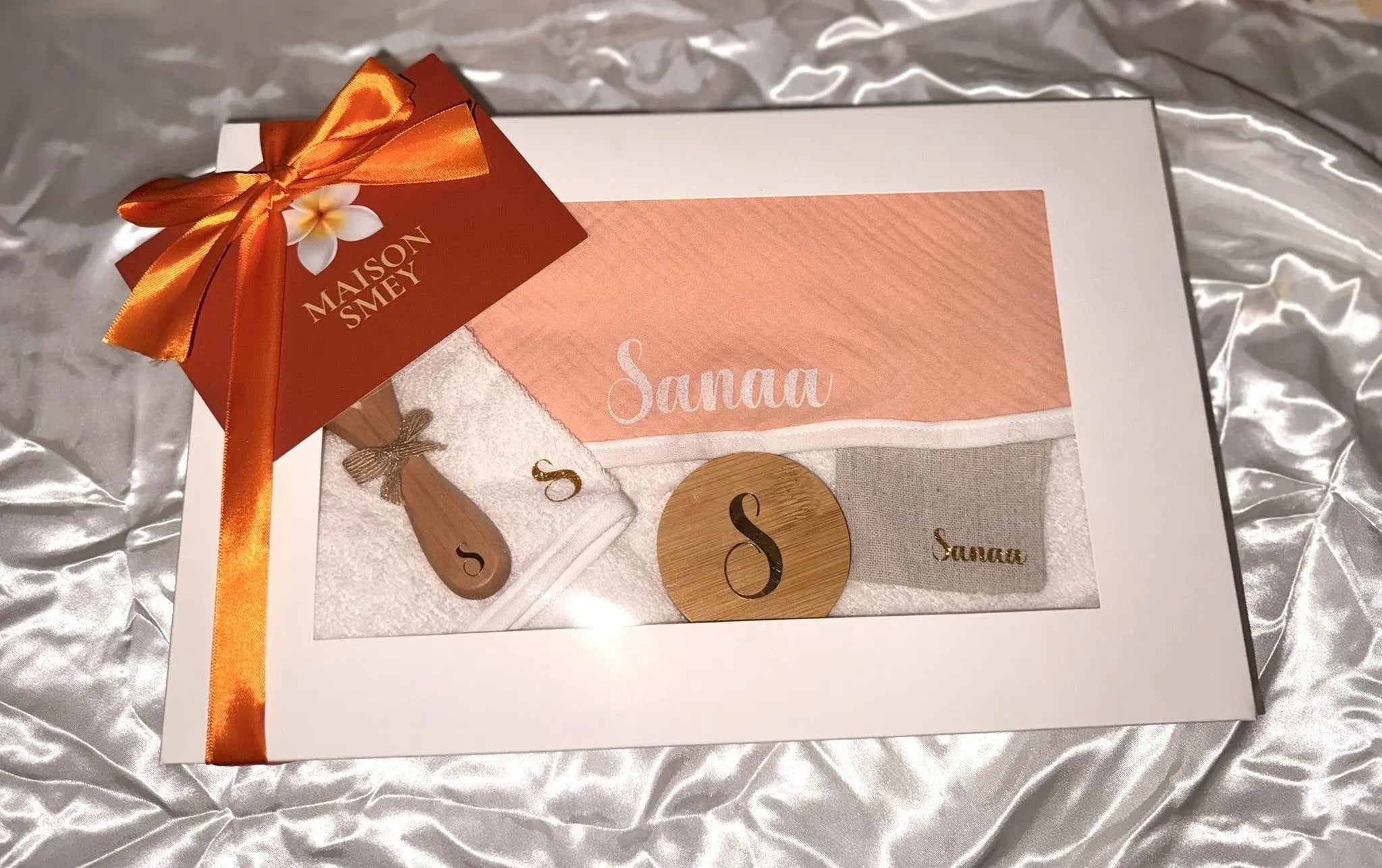 Nos Box Naissance - Des coffrets tendres et uniques pour bébé .